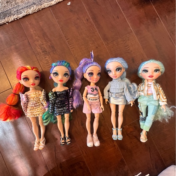 Rainbow High Deluxe Fashion Closet and Dolls - Picture 11 of 13